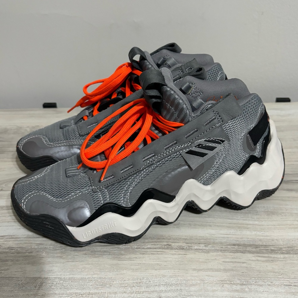 Adidas unisex 
(women size 7.5)